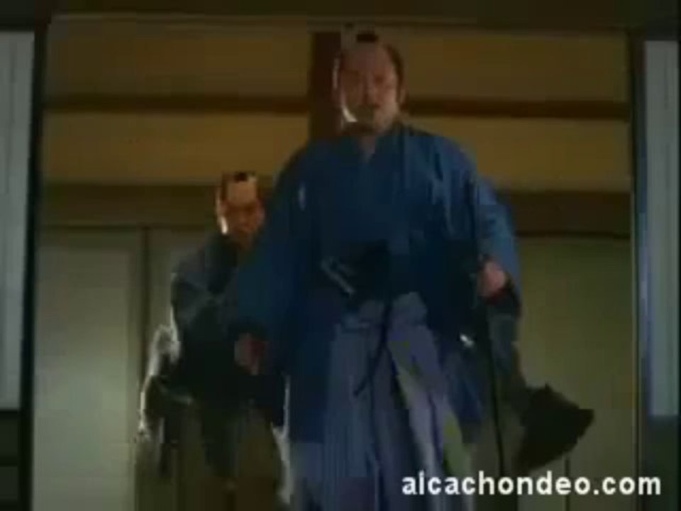 Pub trop marrante avec deux ninjas qui attaquent un temple!!