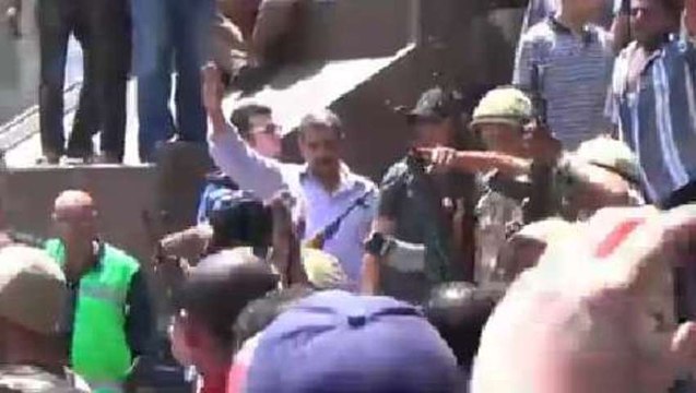 Egypte : les forces de l'ordre font évacuer la mosquée assiégée du Caire