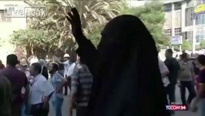 Egypt police is shooting and people jump off the bridge