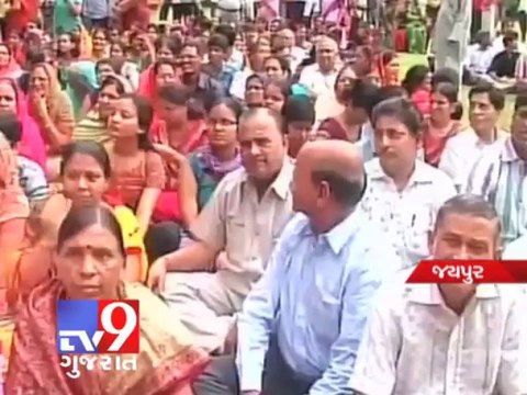 Tv9 Gujarat - World's shortest woman releases biggest book 'Kadve Pravachan'