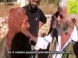 Il video mostra come l'esercito siriano libero tratta gli anziani alawiti.
