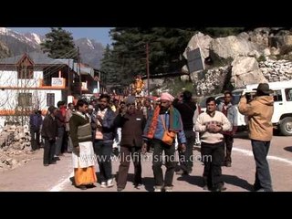 Garhwali devotees parade down in full gusto!