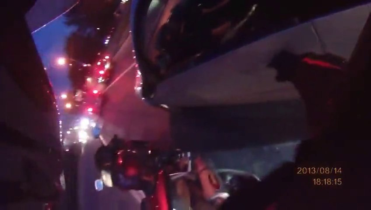 Un automobiliste devient fou et rentre dans des motards...