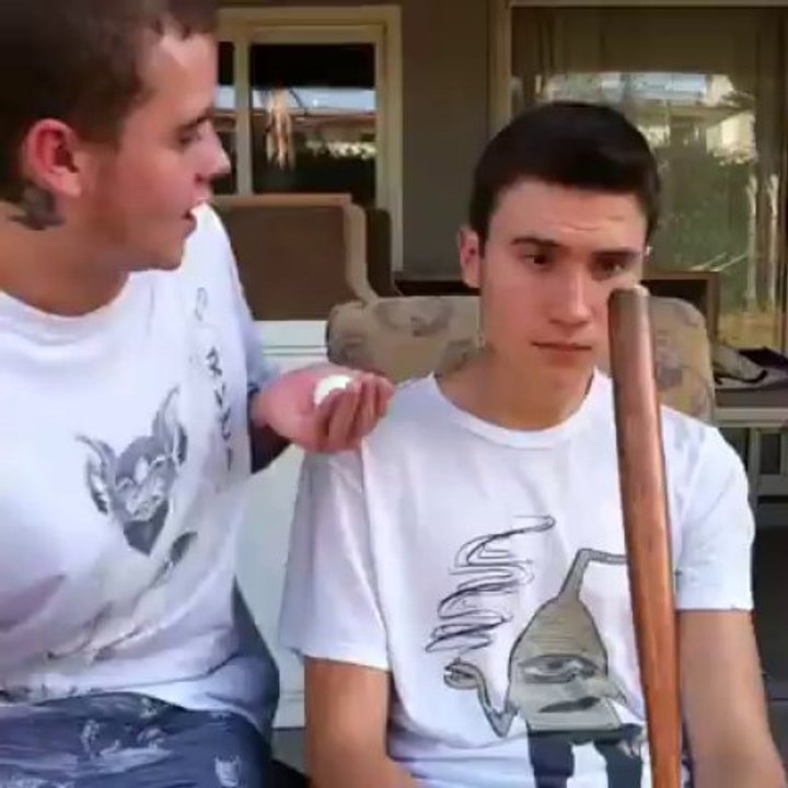 Tour de magie avec une balle de golf... Gros fake trop drôle!!