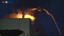 Brandweer heeft handen vol aan vuur in graanloods - RTV Noord
