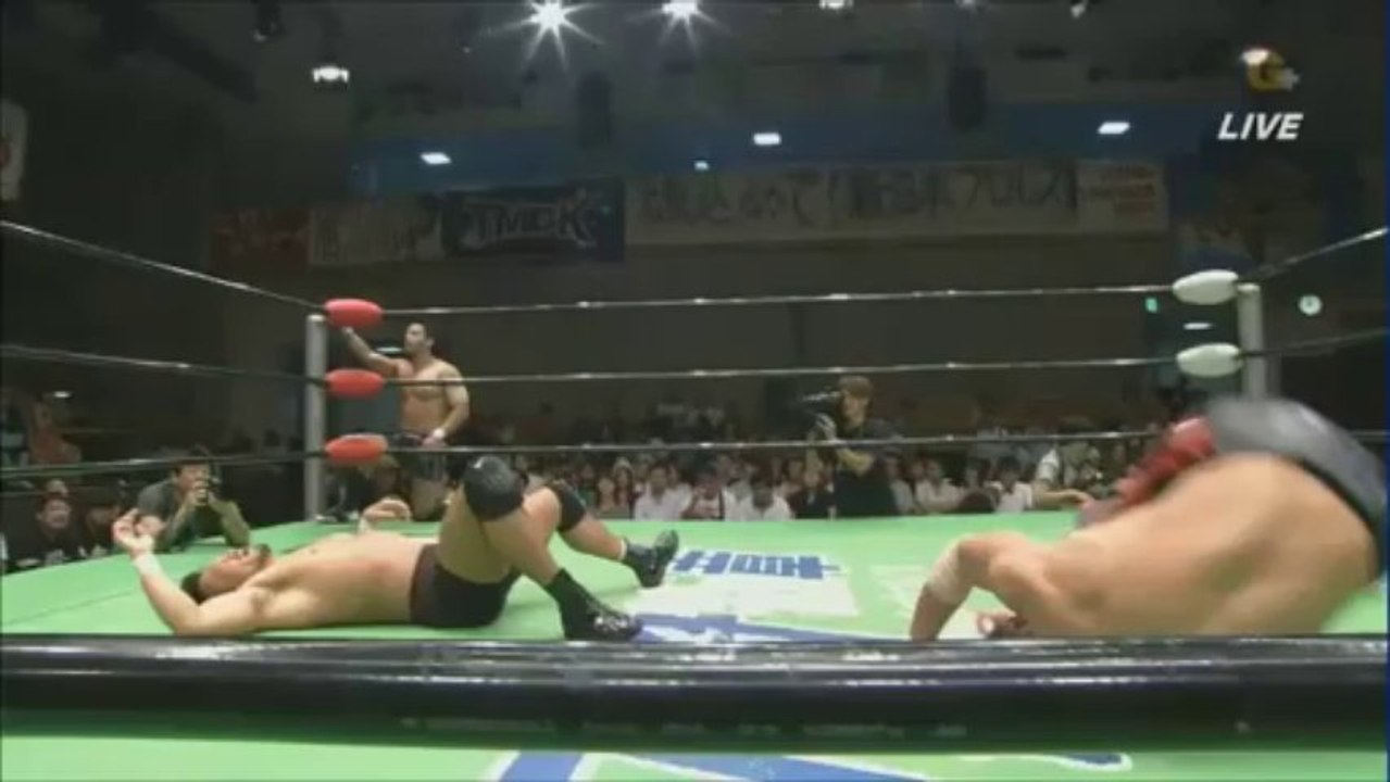 Kneestrike from hell!