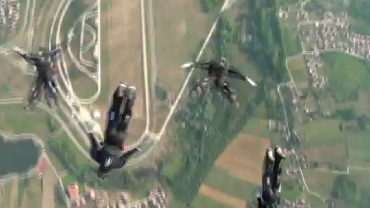 PARACHUTISME-CHAMPIONNAT EUROPE COUPE MONDE BOSNIE 2013 :"VR4 Open Saut6" ©FAI