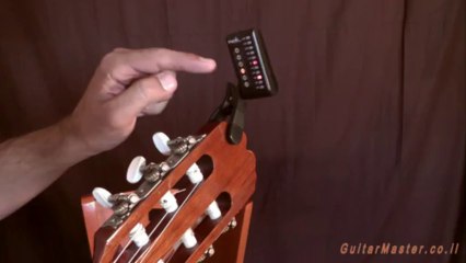 איך מכוונים גיטרה עם טיונר