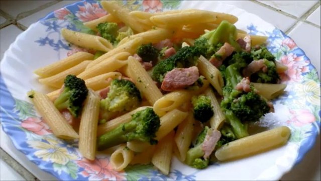 Les pâtes aux brocolis et aux lardons ( recette rapide et facile) HD