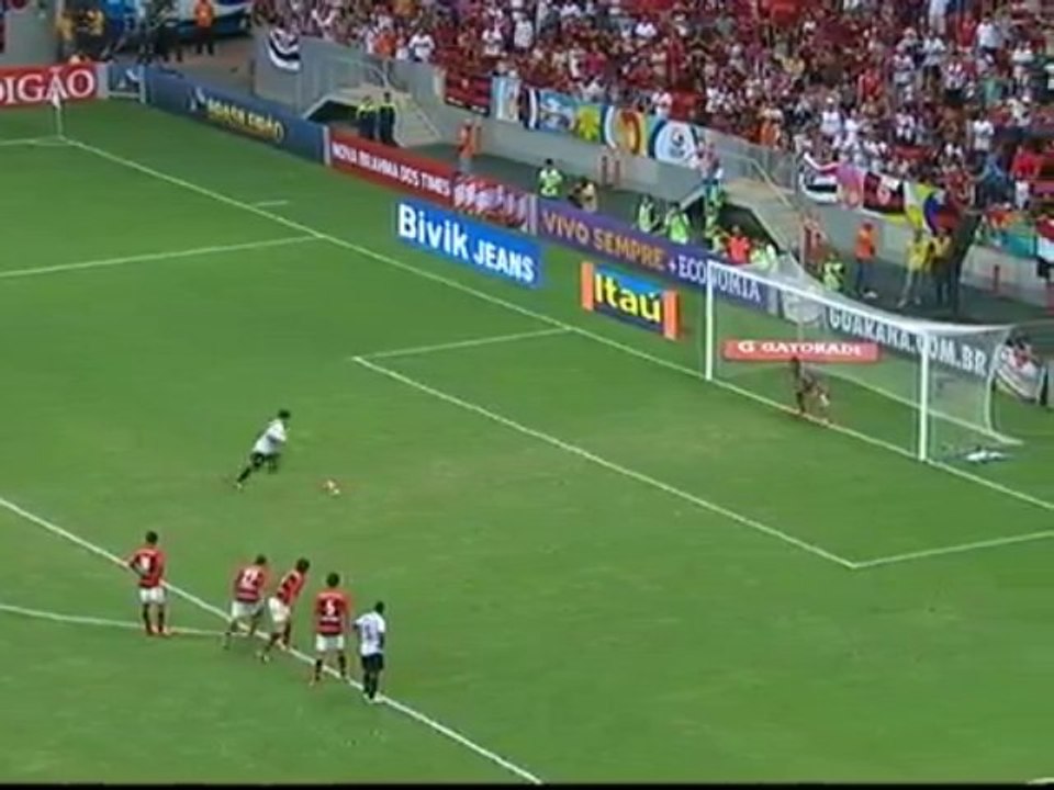 São Paulo perde pênalti e empata com o Flamengo