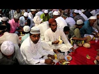 Ritual of breaking the fast - Iftar at Nizamuddin dargah
