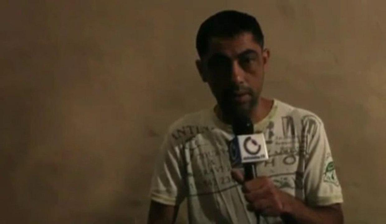 ‫نصر الدين السهيلي لوزير الثقافة ضربتك بعضمة لأنك دجاجة.‬