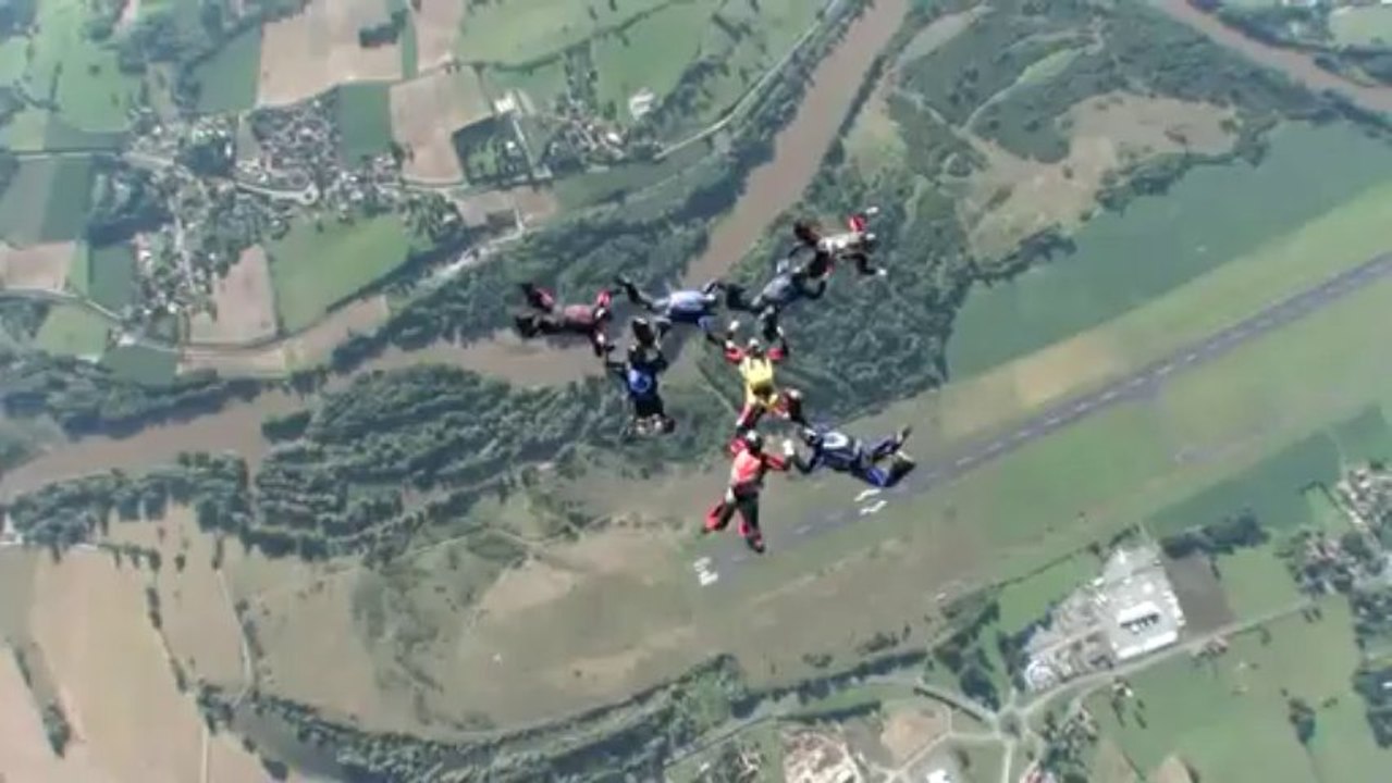 PARACHUTISME - CHAMPIONNATS DE FRANCE VICHY 2013 - VR8 « 8 Crétins Hors Zone Cahors-Clermont Saut6»- 11 aout2013