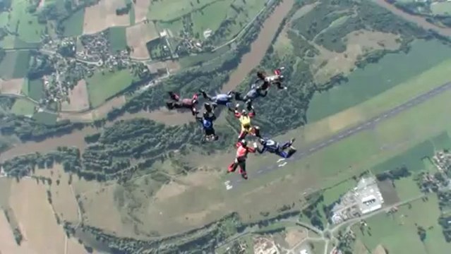 PARACHUTISME - CHAMPIONNATS DE FRANCE VICHY 2013 - VR8 « 8 Crétins Hors Zone Cahors-Clermont Saut6»- 11 aout2013