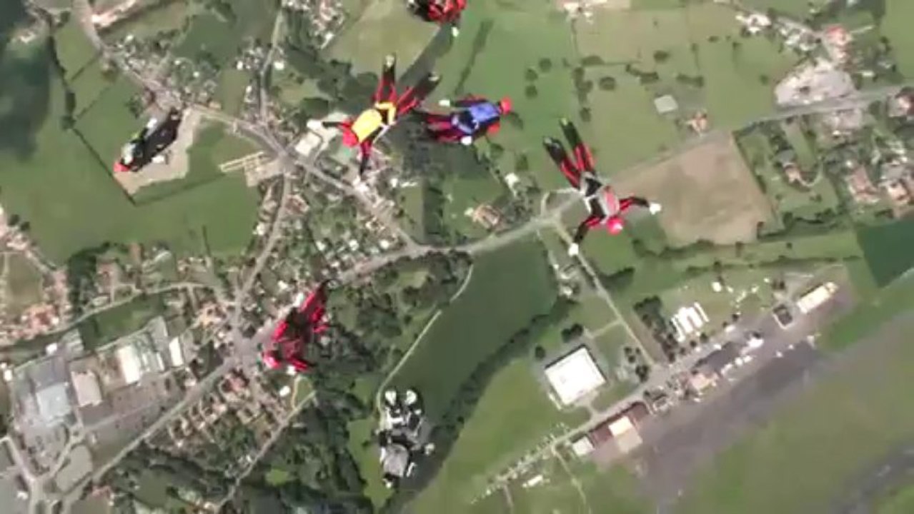 PARACHUTISME - CHAMPIONNATS DE FRANCE VICHY 2013 – VR8 «Annecy Artupox no limit Saut 7»- 11aout13