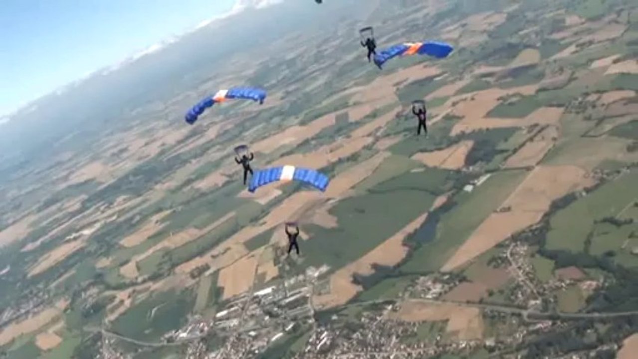 PARACHUTISME - CHAMPIONNATS DE FRANCE VICHY 2013 – VC4 « PC indre Besançon Saut 8»- 10aout13