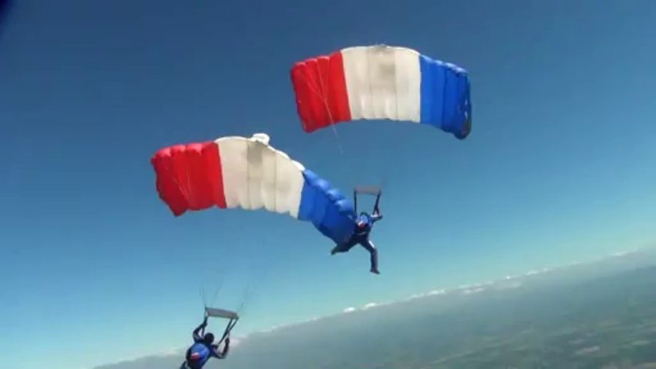 PARACHUTISME - CHAMPIONNATS DE FRANCE VICHY 2013 - VC2 « Armée de l'air Saut 7»- 11aout13