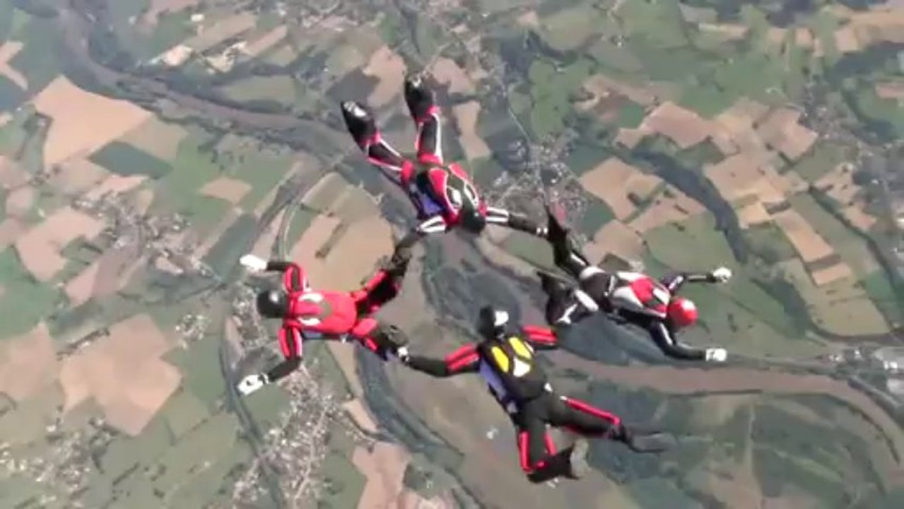 PARACHUTISME - CHAMPIONNATS DE FRANCE VICHY 2013 - VR4 «Les Justes Le Blanc Saut7» 11aout13