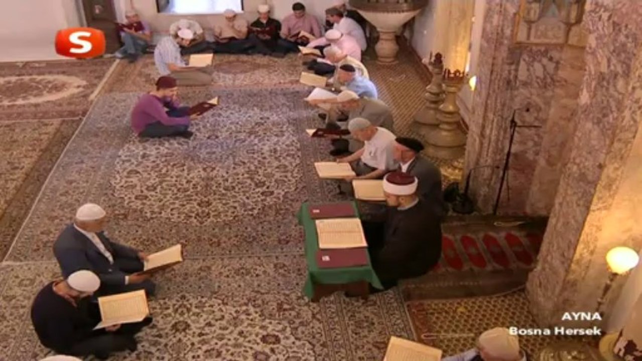 Bosna Hersek'te ki Gazi Hüsrev Bey Camii'nde 460 Yıllık Hatim Geleneği