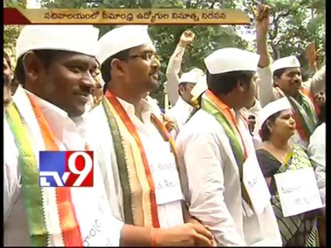 Seemandhra Secretariat employees mimic Sonia, Ahmed Patel for Samaikhyandhra