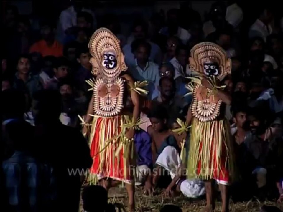 Padayani