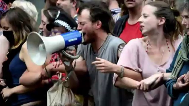 Anti-fracking protesters demonstrate at English drill site
