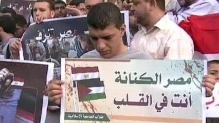 Gazans march in solidarity with Egypt's dead