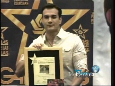 David Zepeda @davidzepeda1 primer firma y presentación en Plaza de las Estrellas