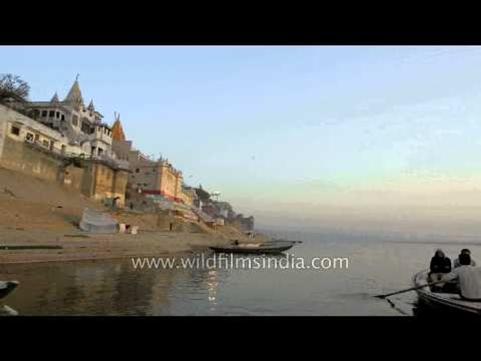 A boat ride on the banks of river Ganges - Time lapse