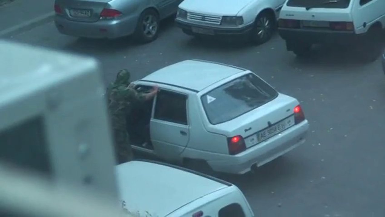 Big Fight in a car!