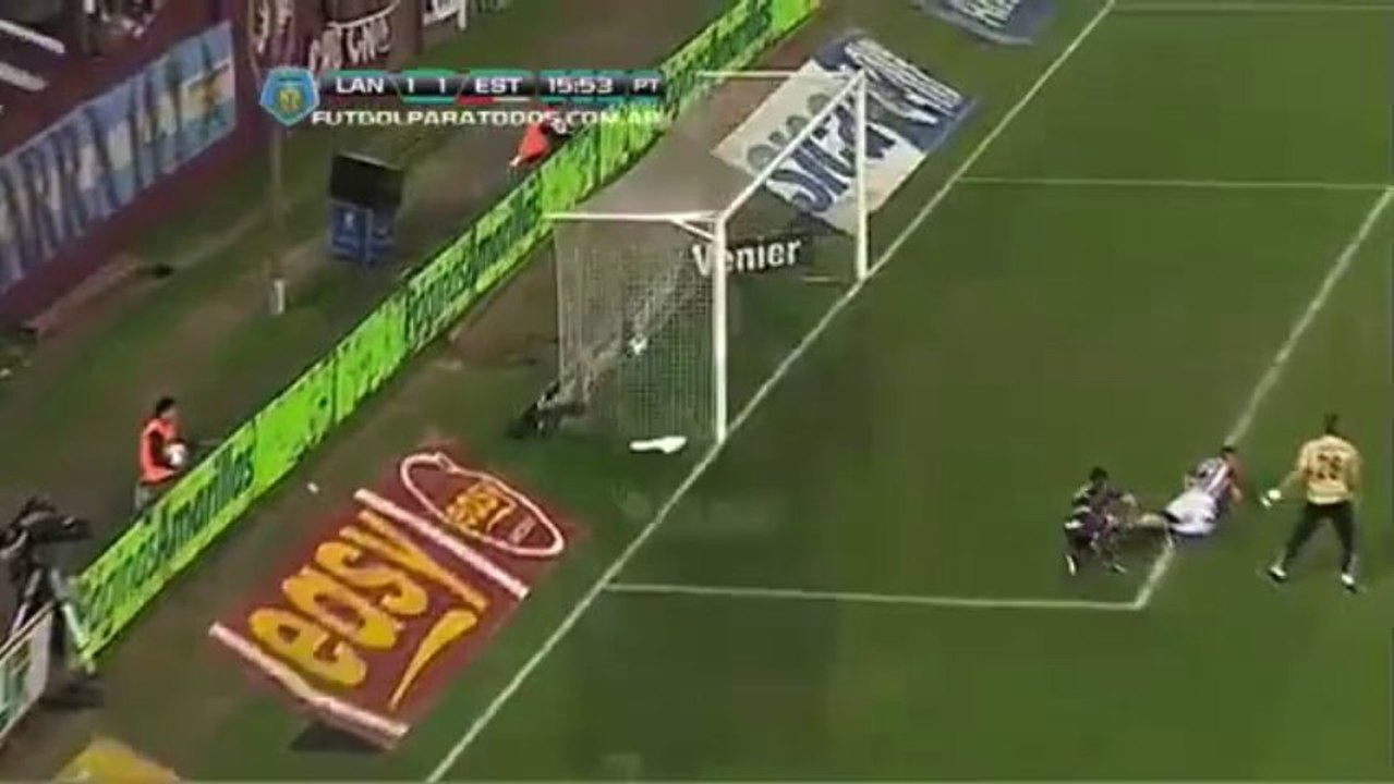Football : un carton jaune pour avoir célébré un but en mettant un casque de pompier