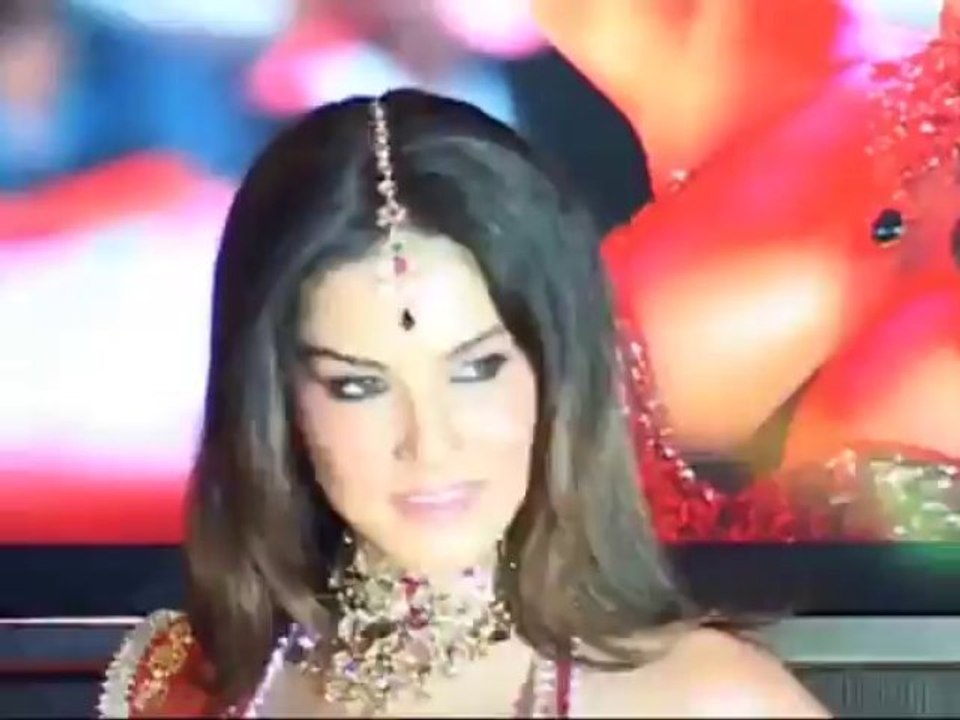 uncut:SUNNY LEONE LIVE PERFORMANCE