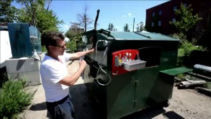 Contêiner de lixo vira casa em NY