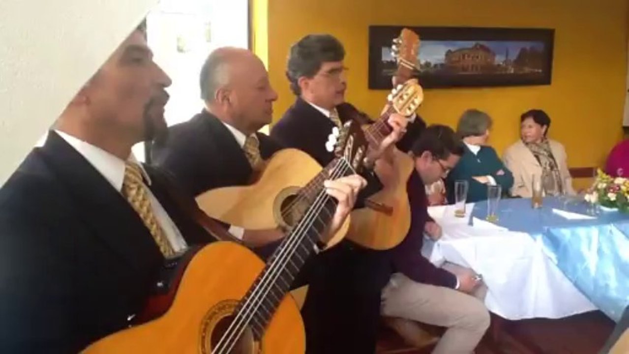 Trío en Bogotá. Cél 3105768346. Mama vieja . Grupo Kairo.