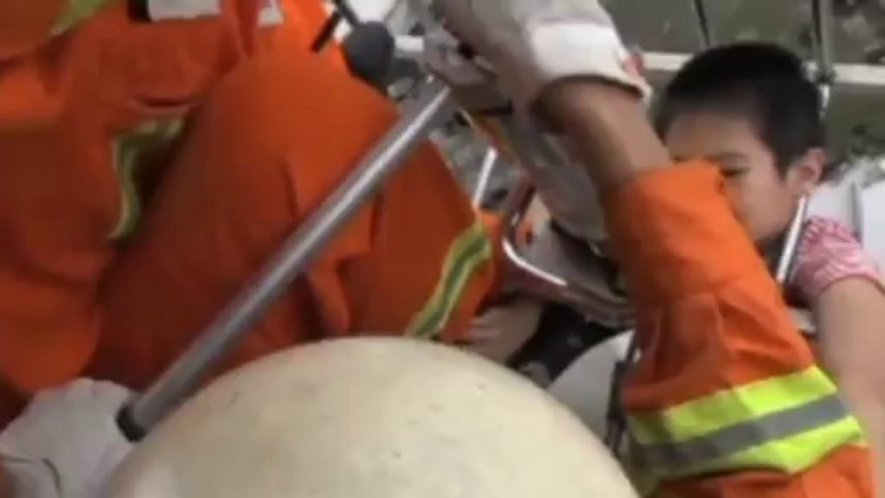 Small Chinese boy saved from caged death plummet