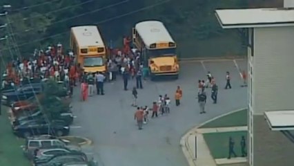 Evacúan escuela tras disparos