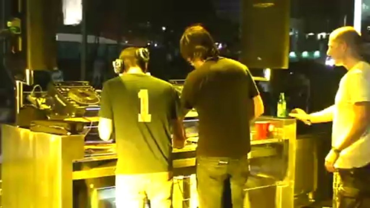 Diamonds Tour 07 - MSTRKRFT (Ultra Music Festival - clip 1)