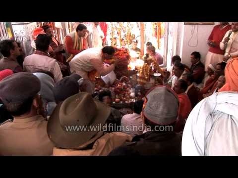 The rituals at the Gangotri Temple: Beginning of the religious procession