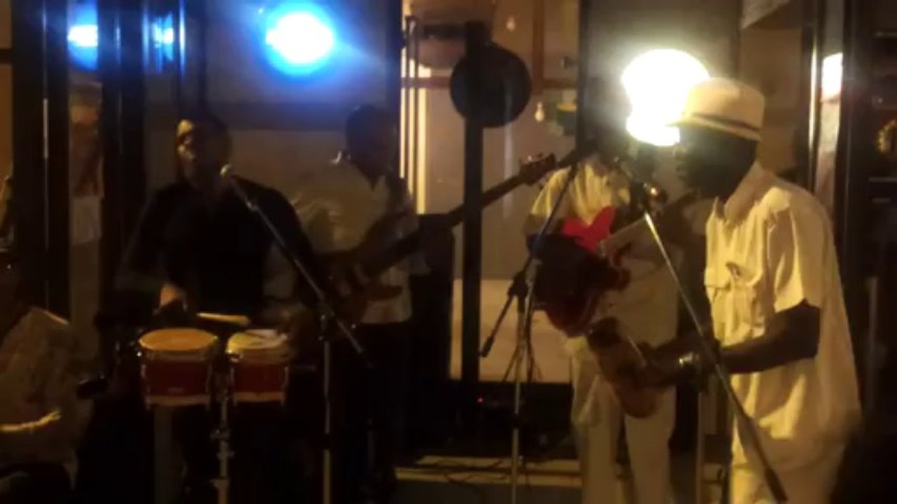 Babacar rend  homage a Max Ploquin