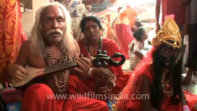 2335.Old baba singing to his tanpura in ambubachi mela