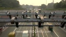 2443.Moolchand flyover traffic time lapse