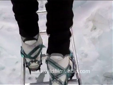 2509.Crevasse crossing, Khumbu, Everest