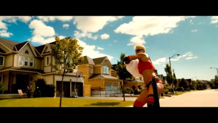 Hit girl VS Mother Russia - Featurette Hit girl VS Mother Russia (English with french subs)
