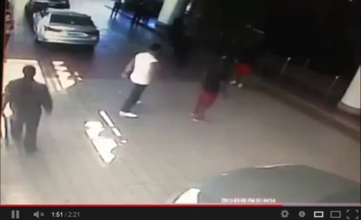 Booba Vs La Fouine et Dixon   La vraie vidéo de la bagarre dans une salle de musculation à Miami