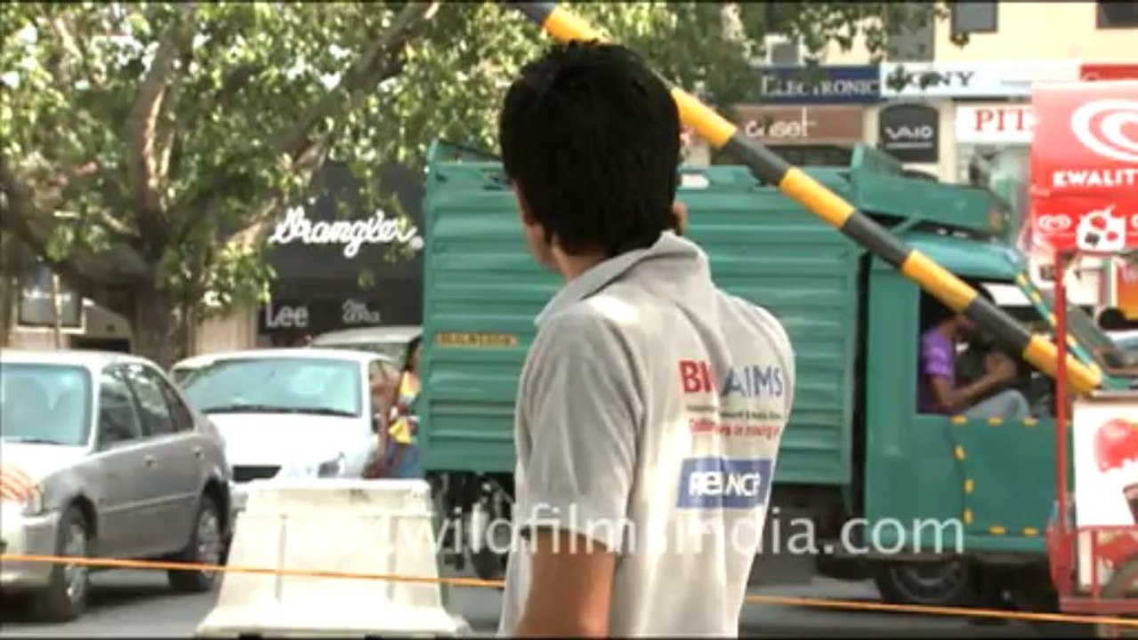 People Talking on Phone_2