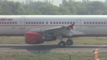 Cannes-tape 1-hdv-609-Air india plane at Delhi airport