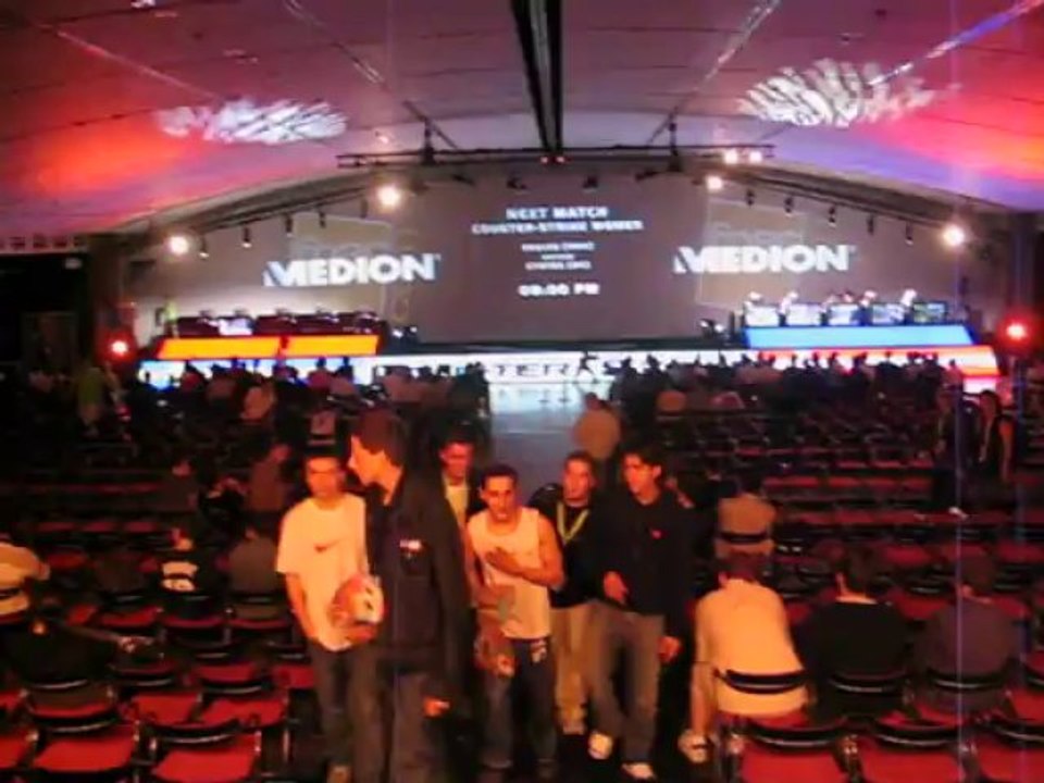 ESWC 2005 - MVI_1021_Salle_de_Fete