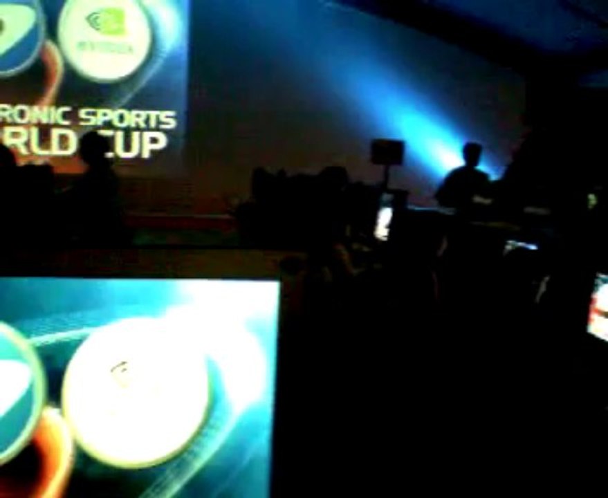 ESWC 2005 - SV_A0028_Team_Girl_Sombre