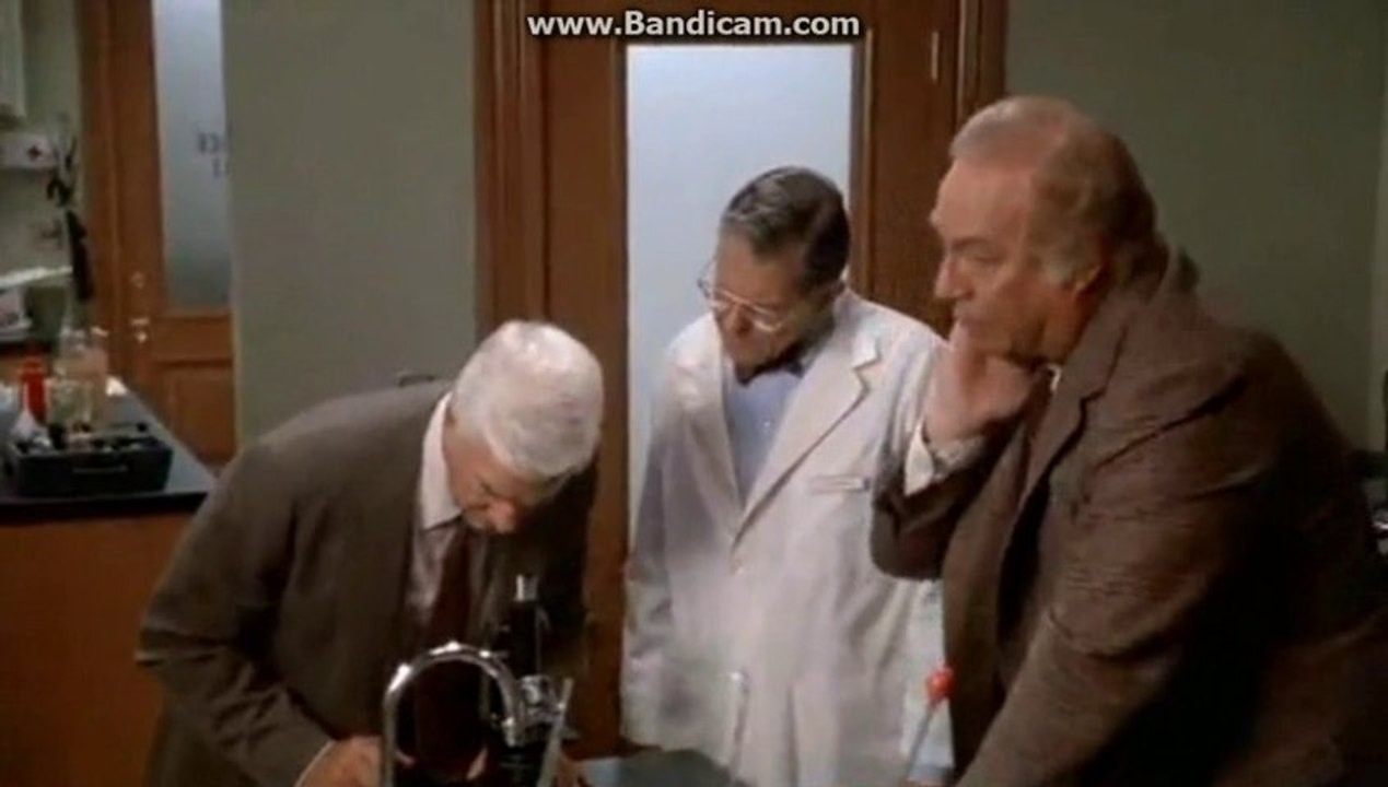 Leslie Nielsen * Çıplak Silah