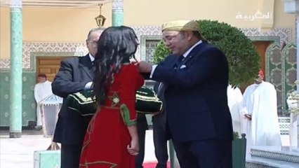 الملك محمد السادس يوشح دنيا بطمة بوسام المكافئة الوطنية من درجة فارس